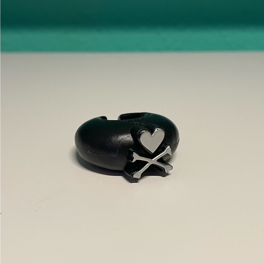 Official Tokidoki Black Chunky Skull Heart Ring Alt Goth Emo Scene (RARE)
